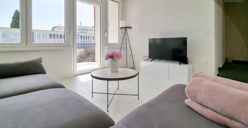 Bella Apartment อูมัค ภายนอก รูปภาพ